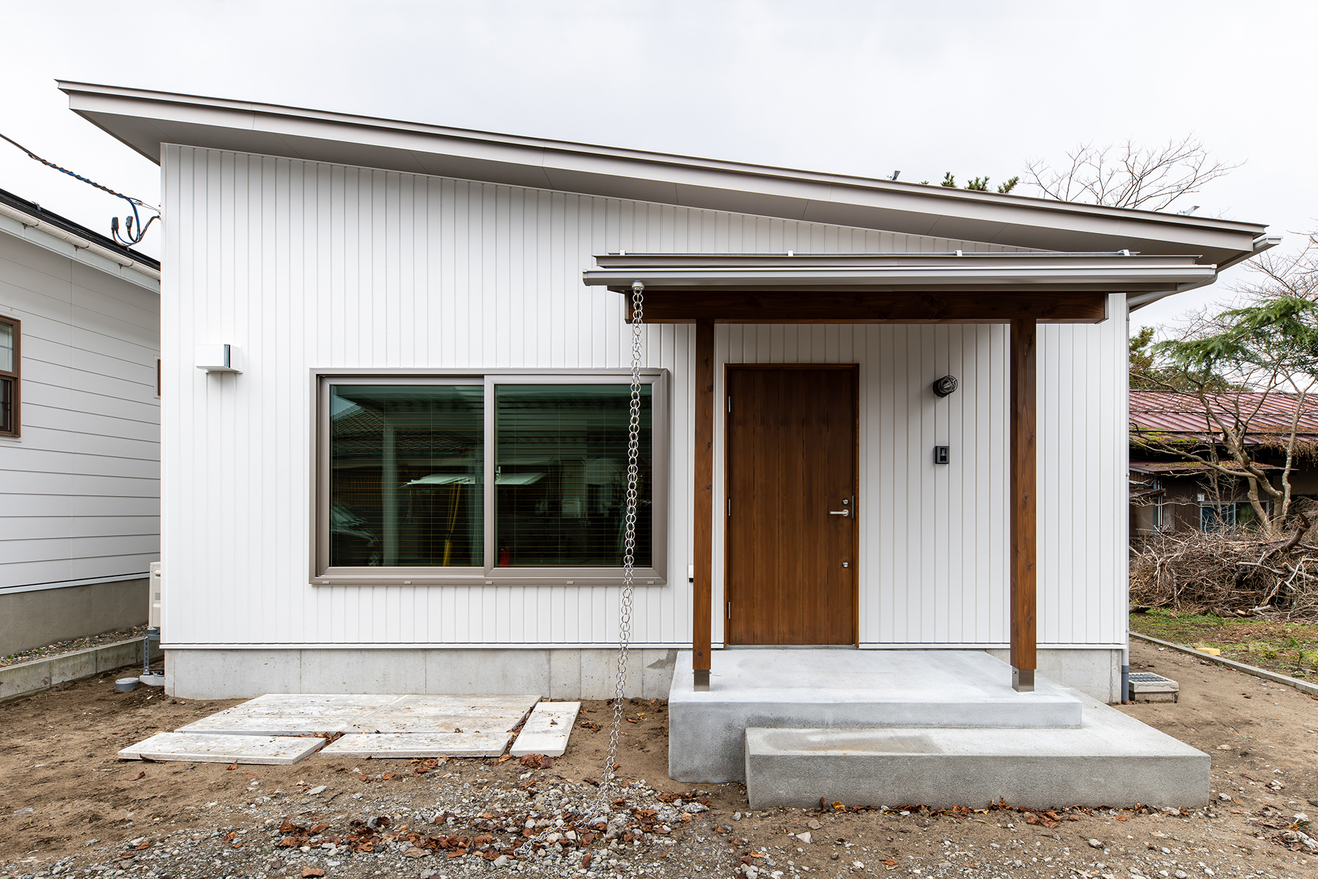視線をはずし、静けさのある暮らし【亀田水道町の家】